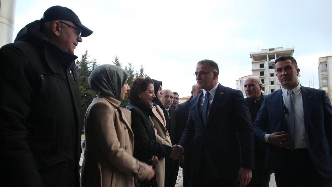 Van Büyükşehir Belediye Başkanı Abdullah Zeydan Görevden Alındı