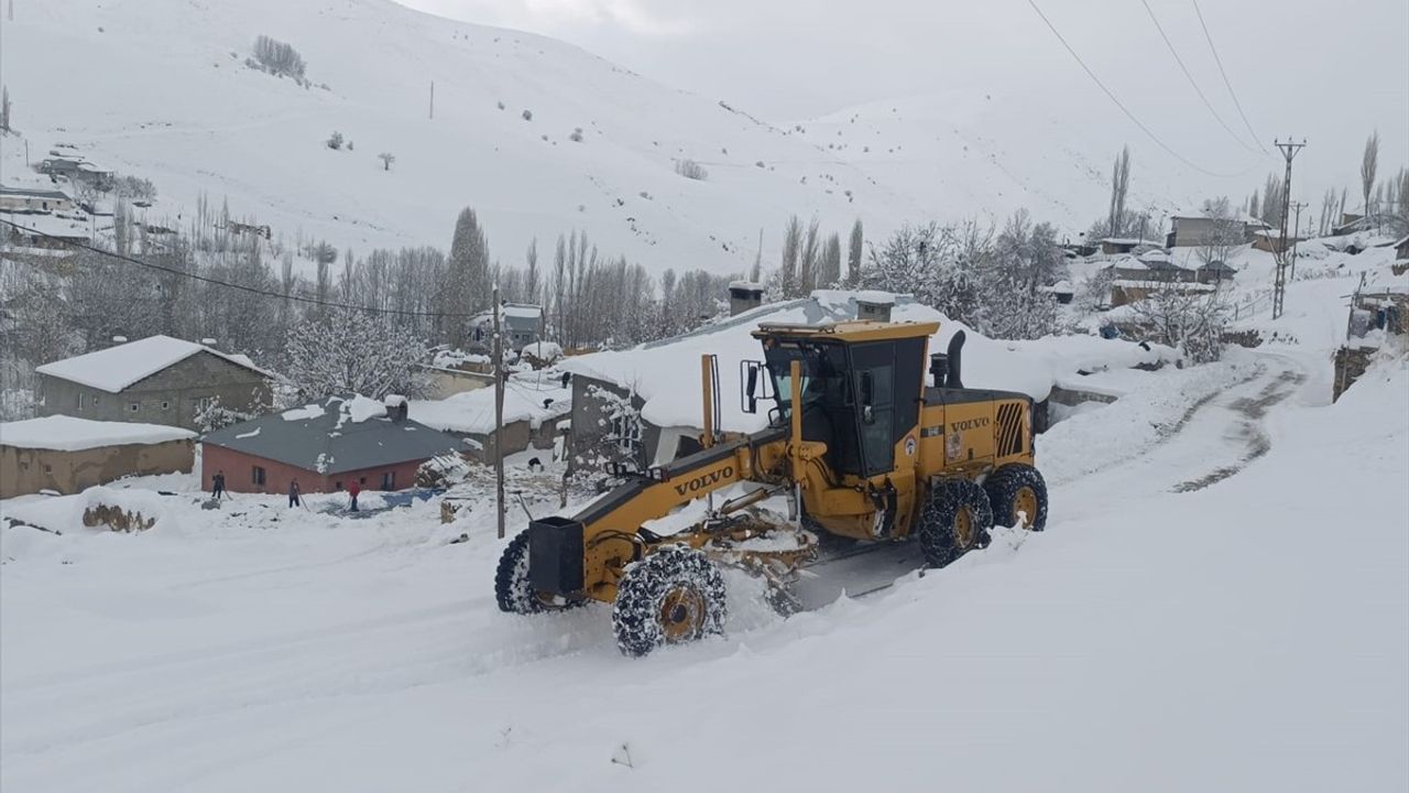 Van, Hakkari, Muş ve Bitlis'te Ulaşım Sorunları: 210 Yerleşim Yeri Kapalı