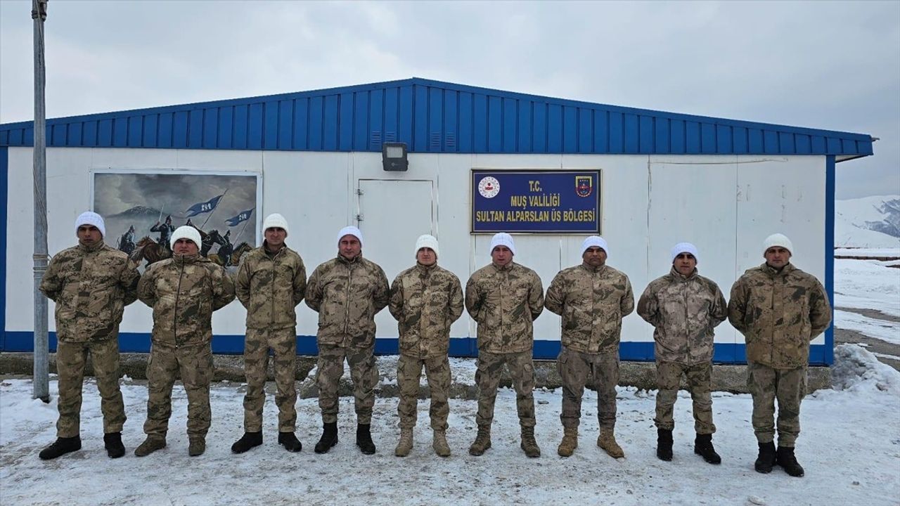 Yalova'dan Muş'taki Askerlere Sevgi Dolu Bereler