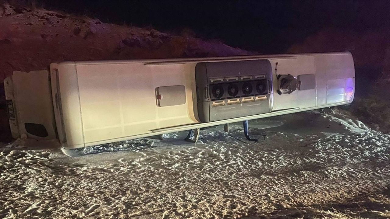 Yozgat'ta Yolcu Otobüsü Devrildi, 6 Yaralı