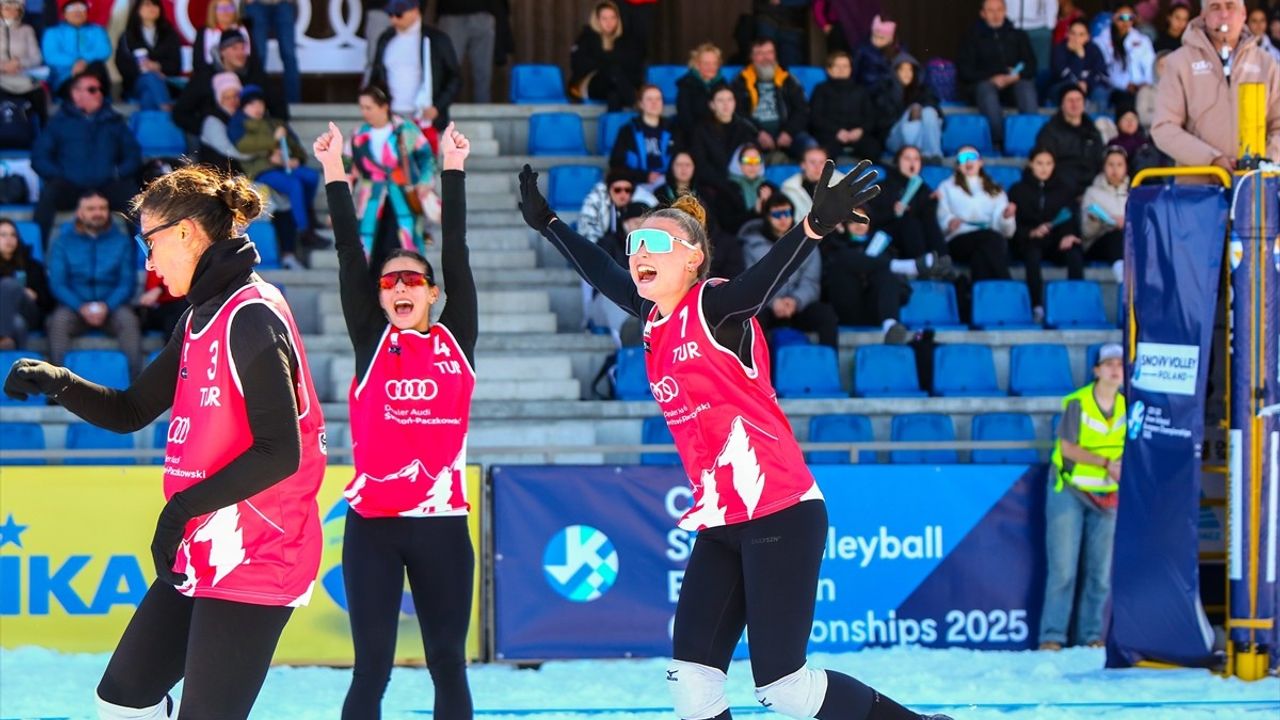 20 Yaş Altı Kadın Kar Voleybolu Milli Takımı Avrupa Şampiyonu