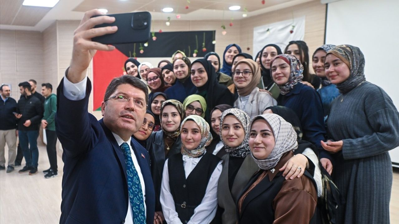 Adalet Bakanı Tunç'tan Hukuk Fakültesi Öğrencilerine İftar ve Mesajlar