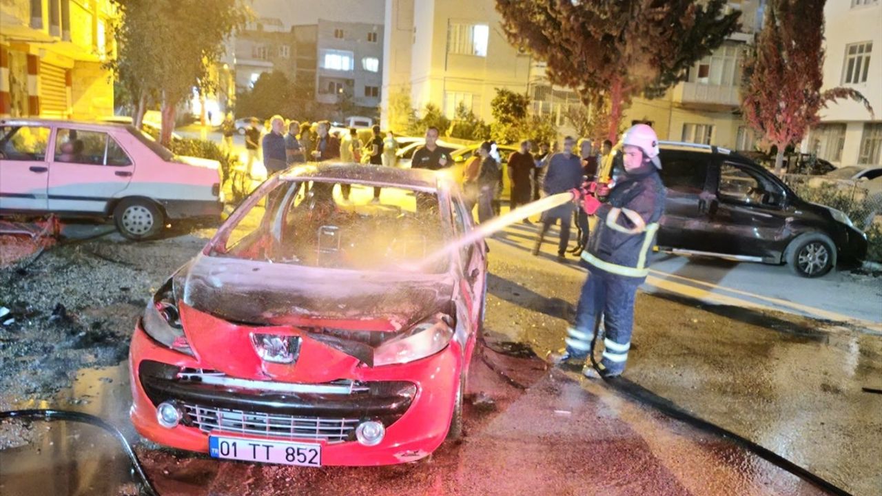 Adana'da Park Halindeki Araçta Yangın Çıktı