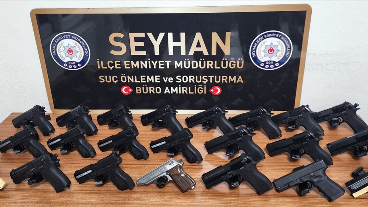 Adana'da Ruhsatsız 22 Tabanca Ele Geçirildi