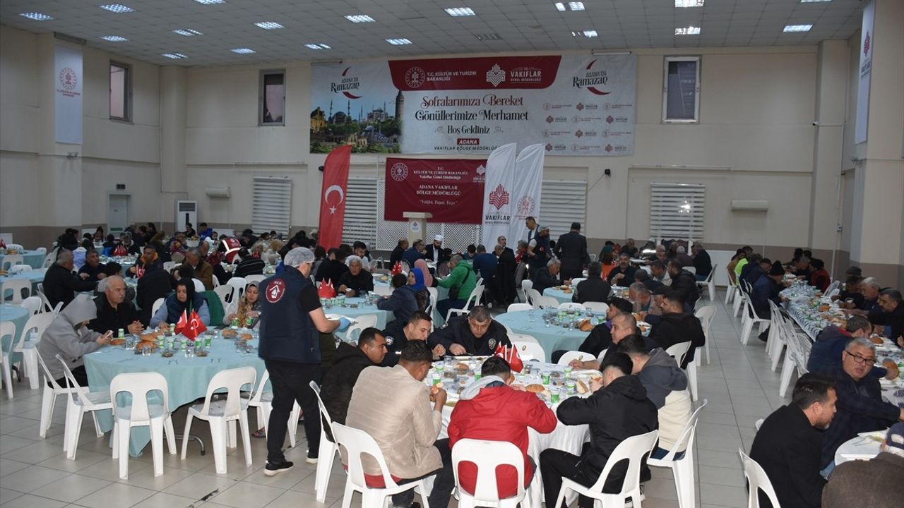 Adana'da Vakıflar Bölge Müdürlüğü İftar Programı Düzenledi