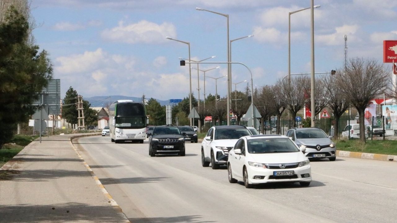 Afyonkarahisar-Antalya Yolunda Bayram Yoğunluğu