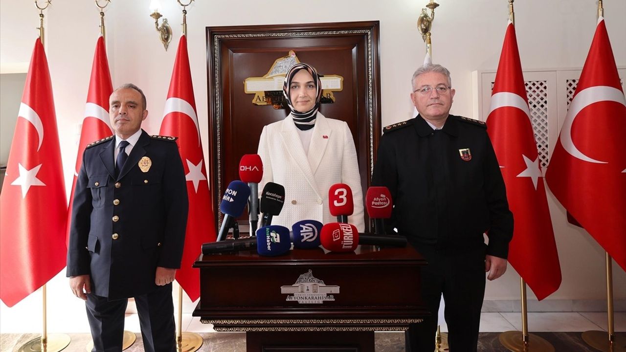 Afyonkarahisar'da Tefecilik Operasyonu: 4 Zanlı Tutuklandı