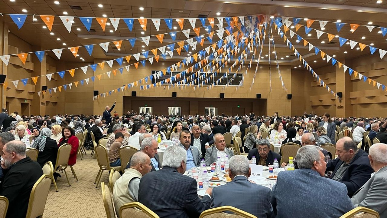 AK Parti Antalya İl Teşkilatı Ramazan İftarında Bir Araya Geldi