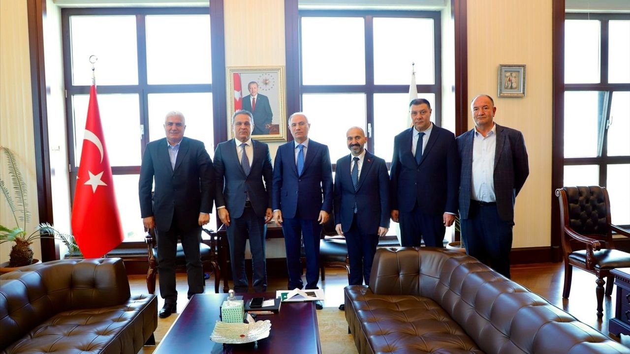 AK Parti'den Alevi Vakıfları Federasyonu ile Görüşme