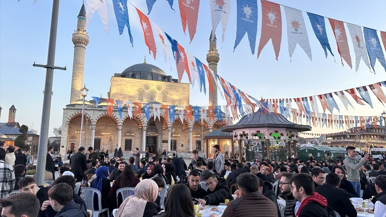 AK Parti Gençlik Kolları, Gençlerin Geleceğine Yön Vermeye Devam Ediyor