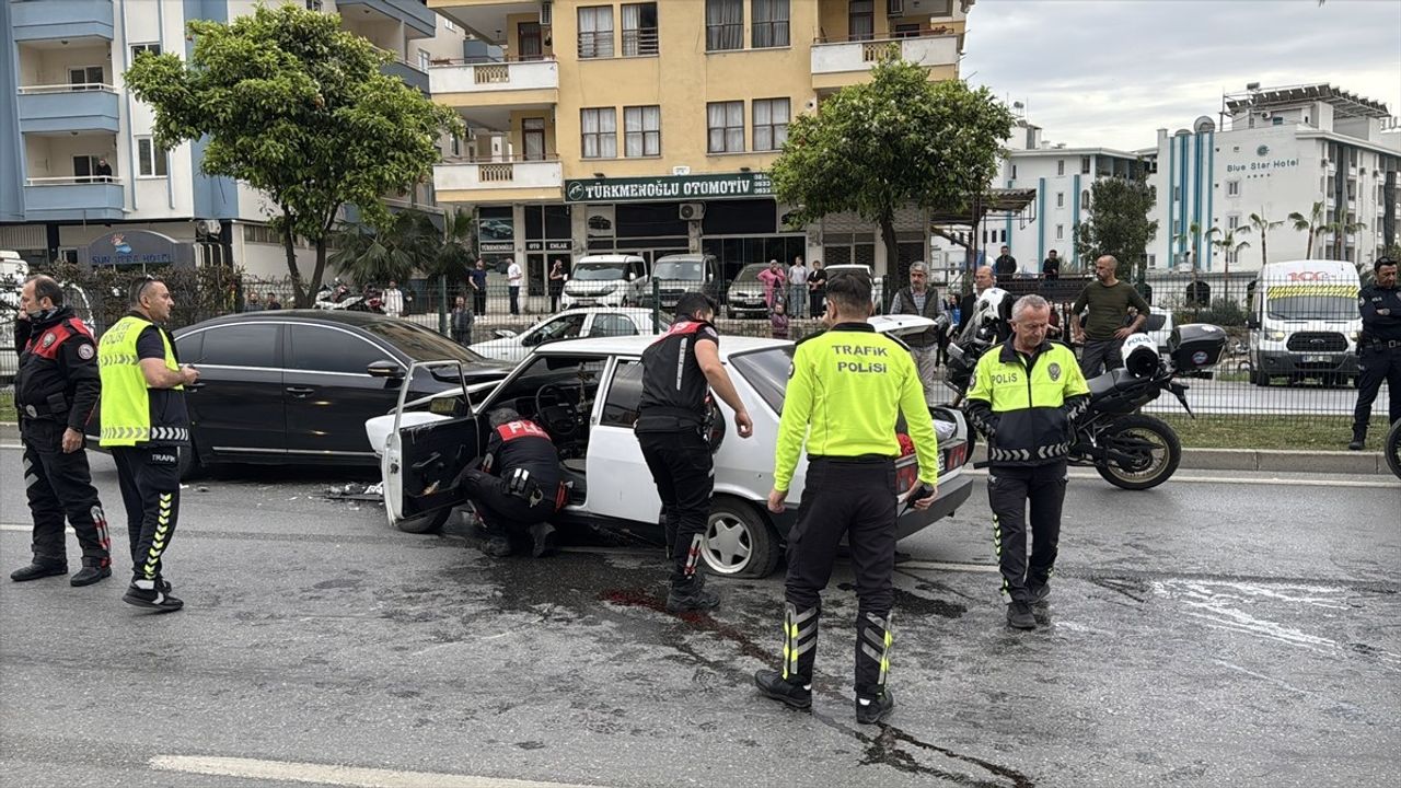 Alanya'da Kaçan Sürücü Kazada Yaralandı