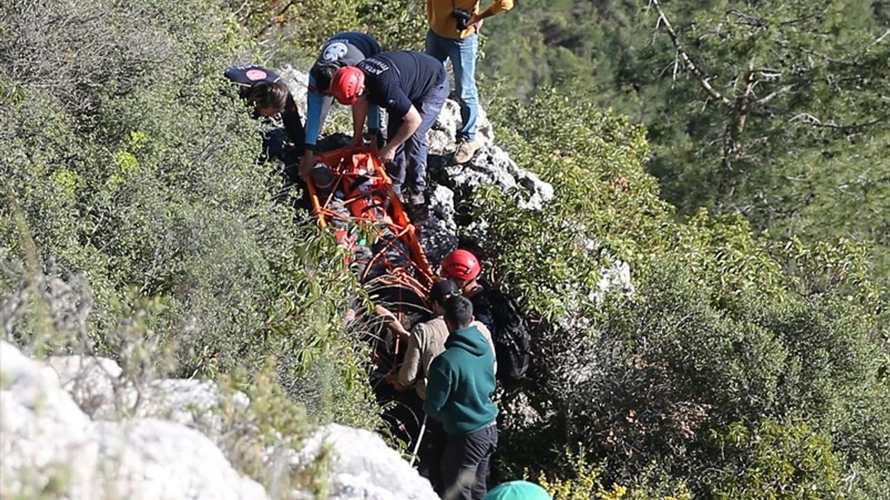 Alanya'da Yamaç Paraşütü Kazası: Bir Kişi Yaralandı