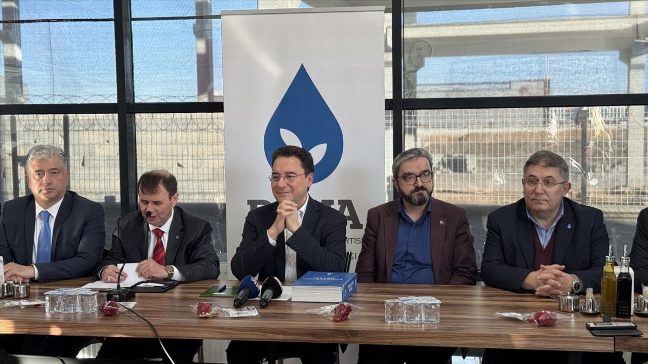 Ali Babacan, Konya'da Gazetecilerle Bir Araya Geldi