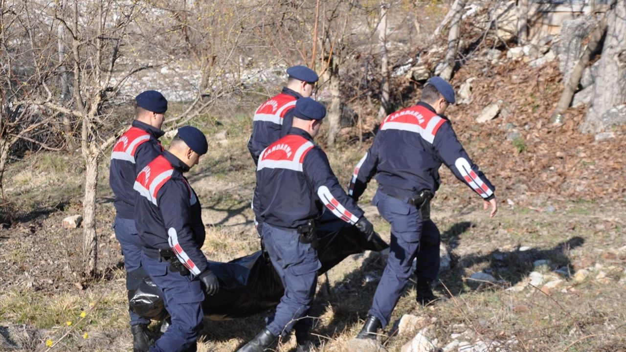 Amasya'da Devrilen Araçta Can Kaybı ve Yaralılar