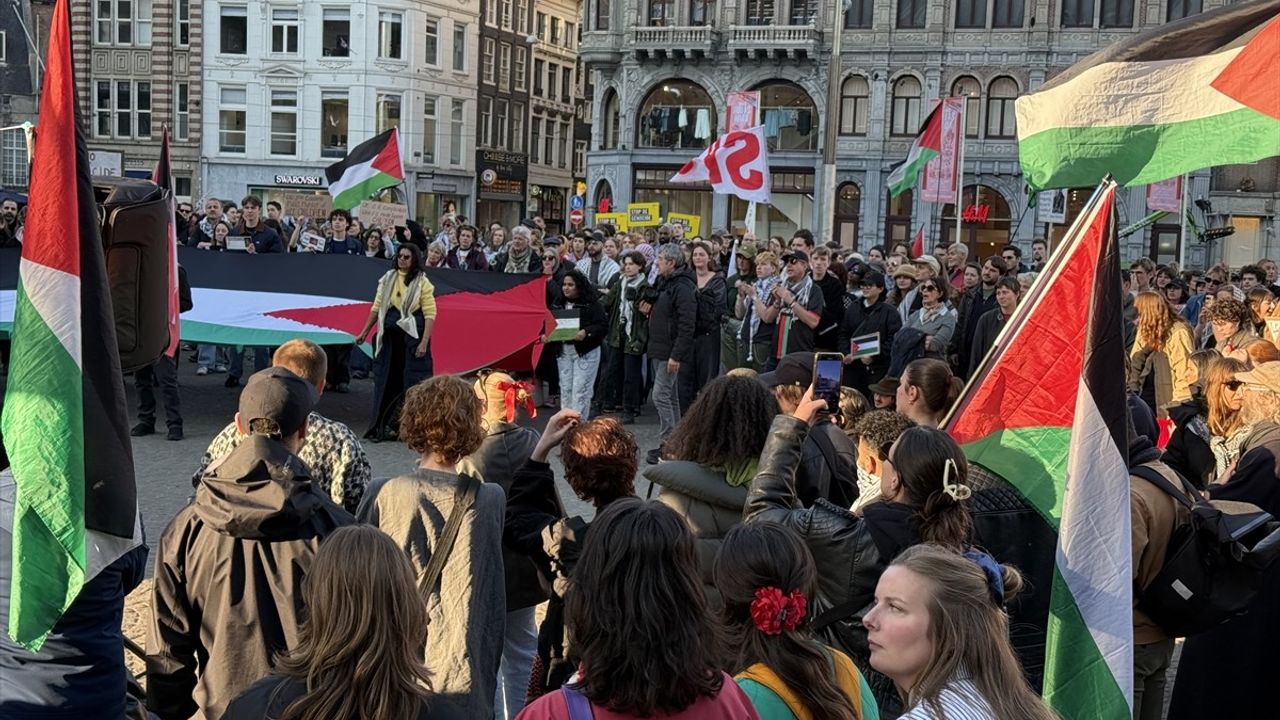 Amsterdam'da İsrail'in Gazze'deki Saldırılarına Protesto