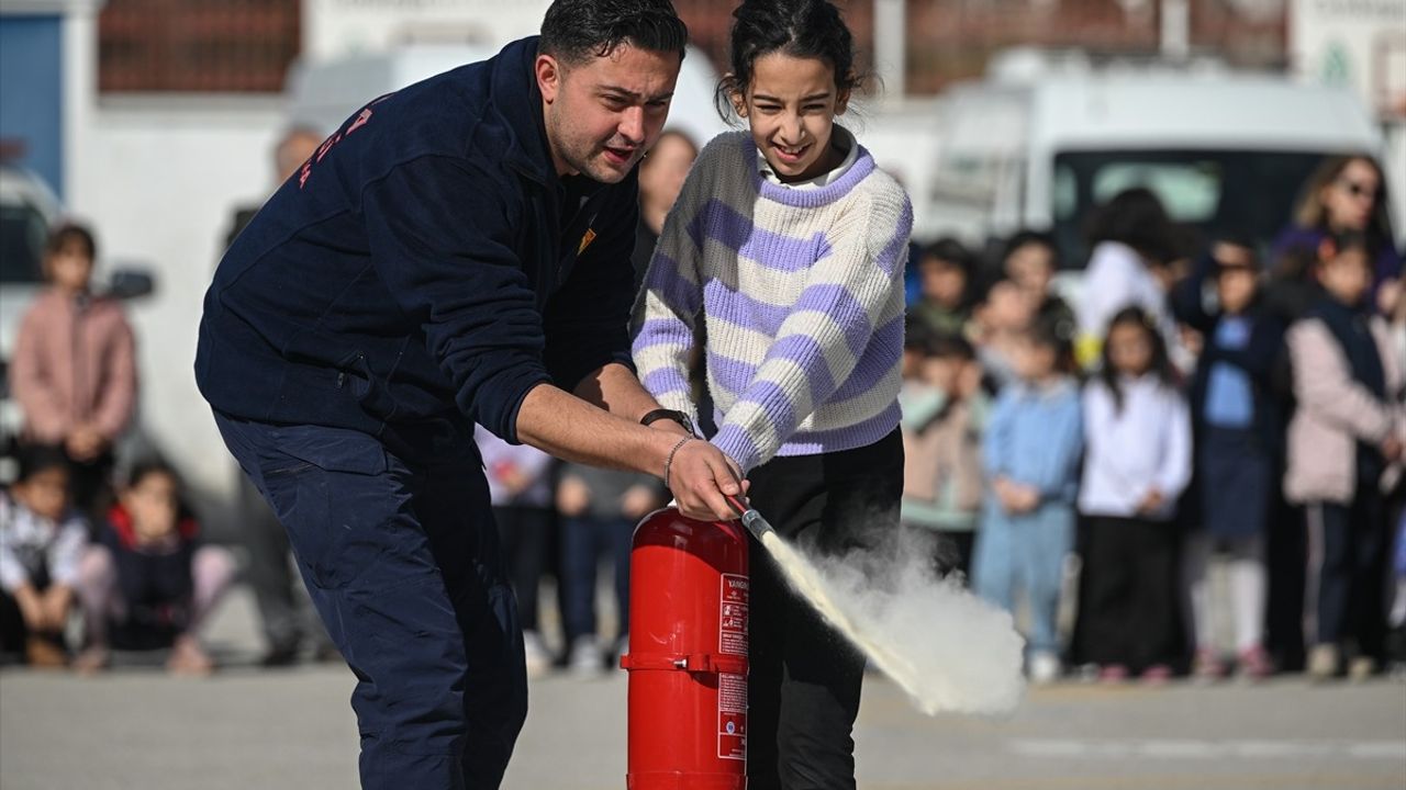 Ankara'da Eş Zamanlı Deprem Tatbikatı Gerçekleştirildi