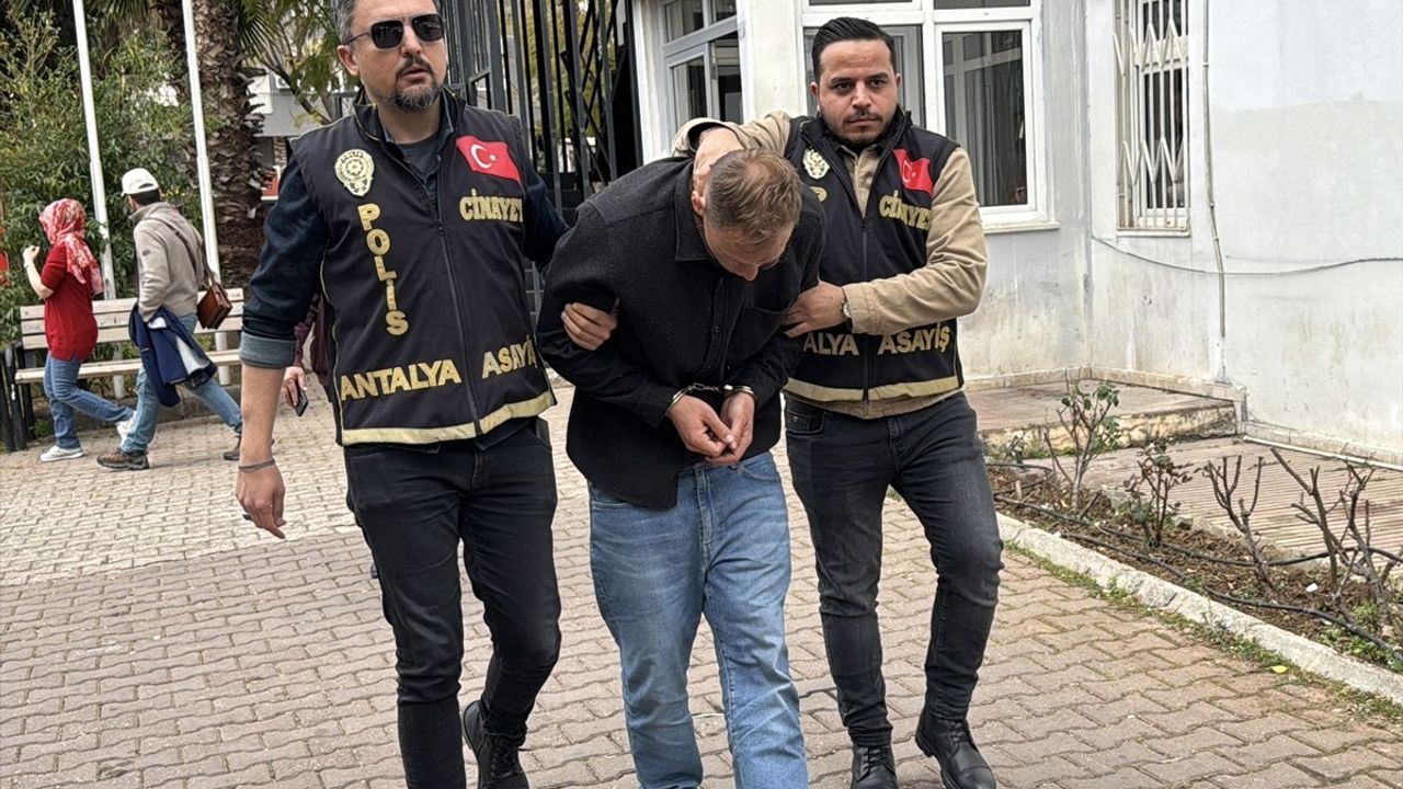 Antalya'da Babanın Katili Oğul Tutuklandı