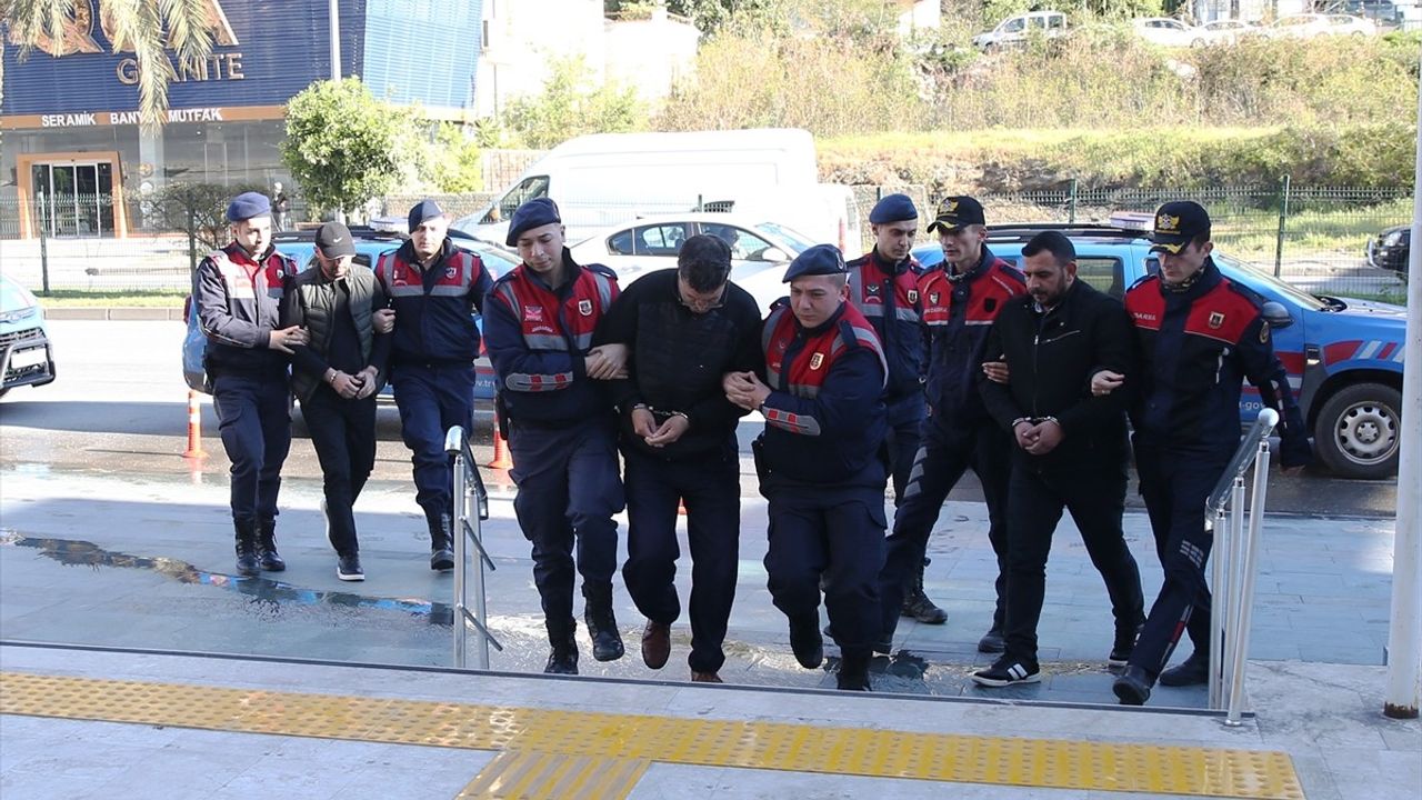 Antalya'da Büyük Suç Operasyonu: Yedisi Gözaltında