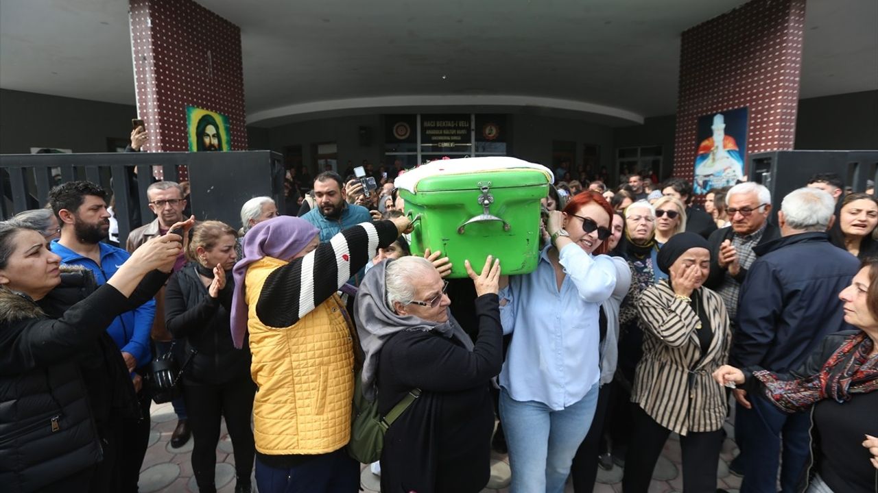 Antalya'da Katledilen Hemşirenin Cenazesi Hatay'da Defnedildi