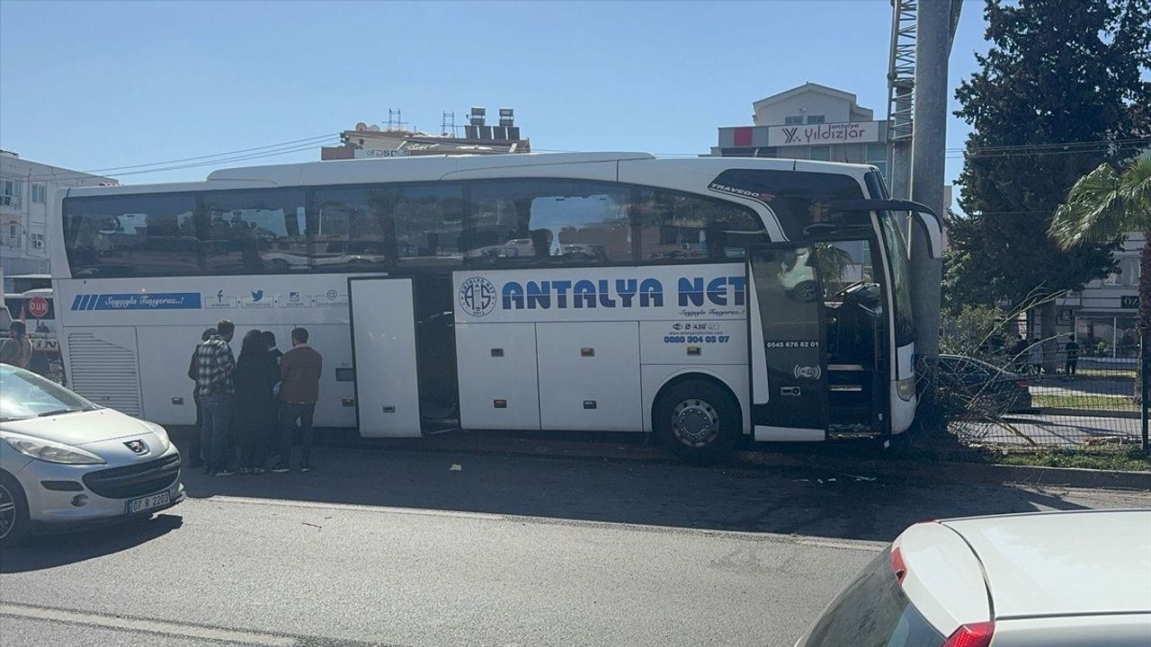 Antalya'da Otobüs Kazası: 6 Yaralı