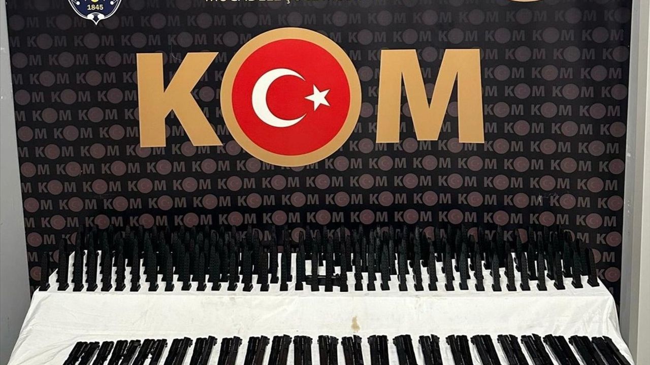 Antalya'da Silah Kaçakçılığı Operasyonu: İki Şüpheli Tutuklandı