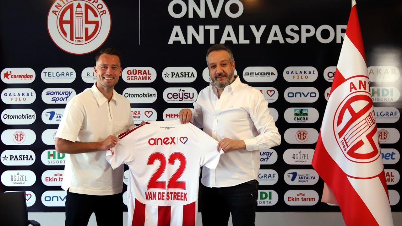 Antalyaspor Sander Van de Streek ile Sözleşme Uzattı