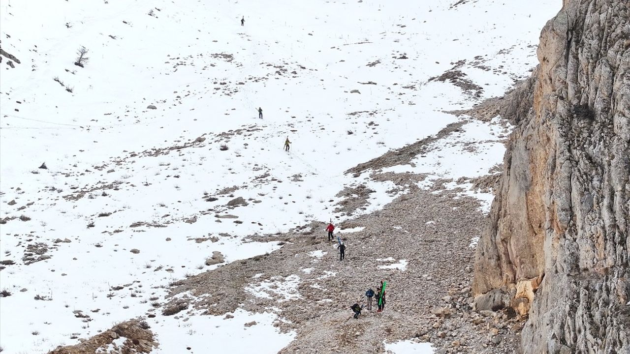 Artos Dağı'ndan Mahsur Kalan Dağcılar Kurtarıldı