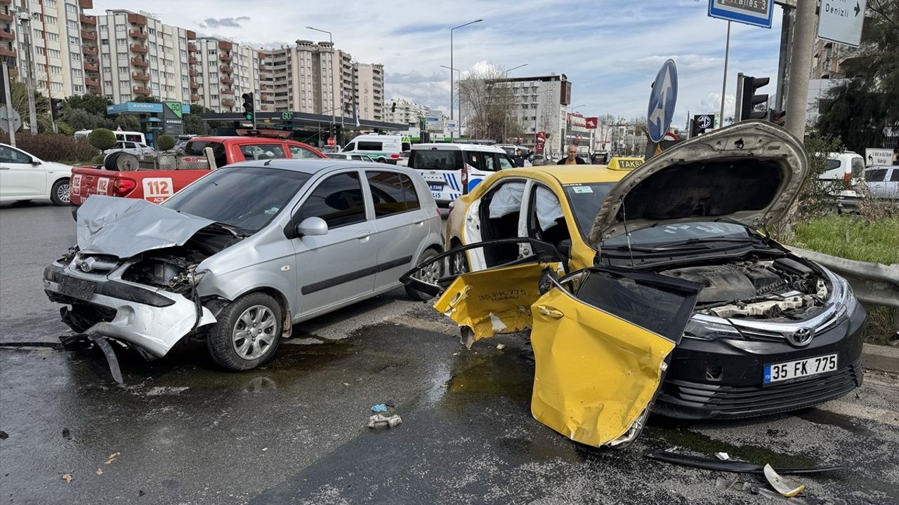 Aydın'da İki Otomobil Çarpıştı: 2 Yaralı