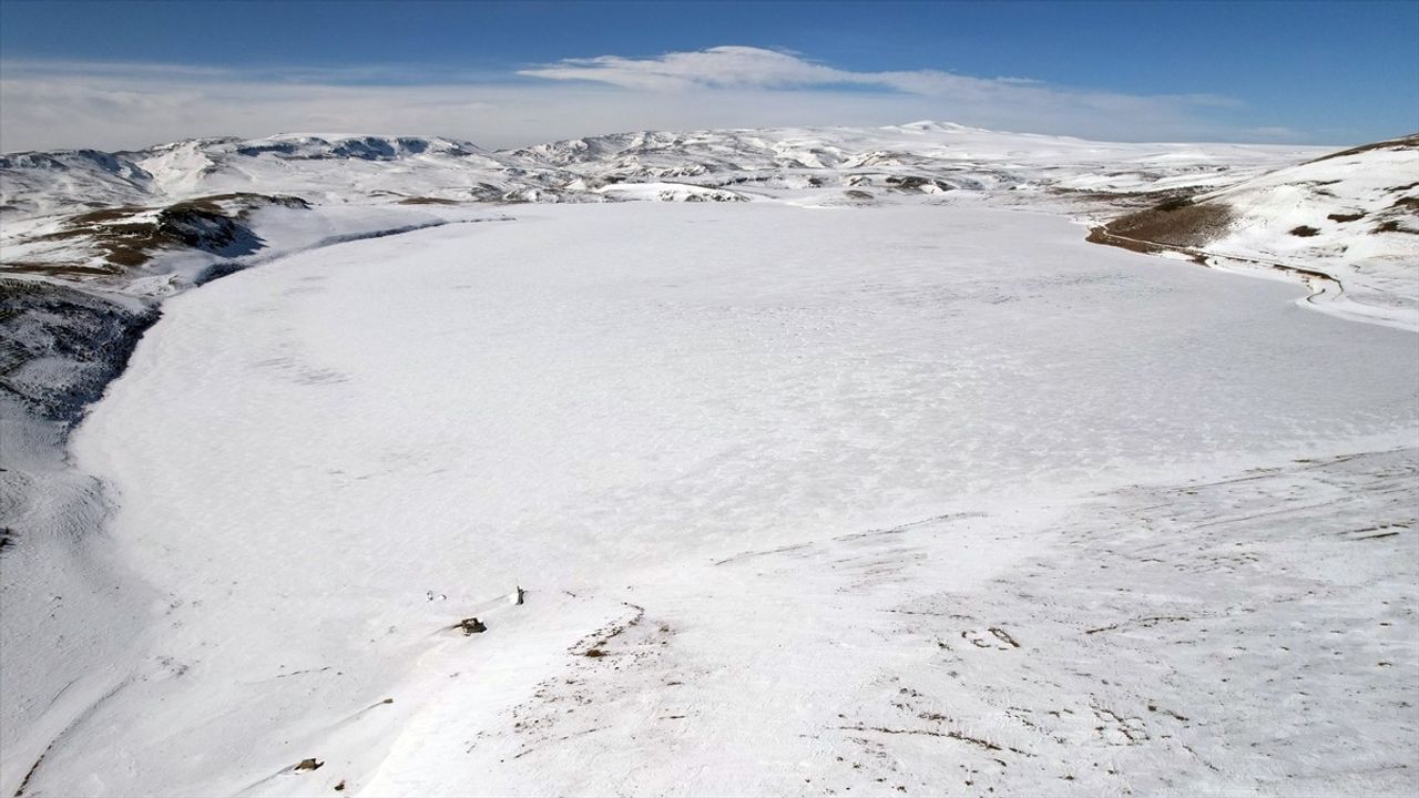 Aygır Gölü Kış Manzarasıyla Dronla Görüntülendi