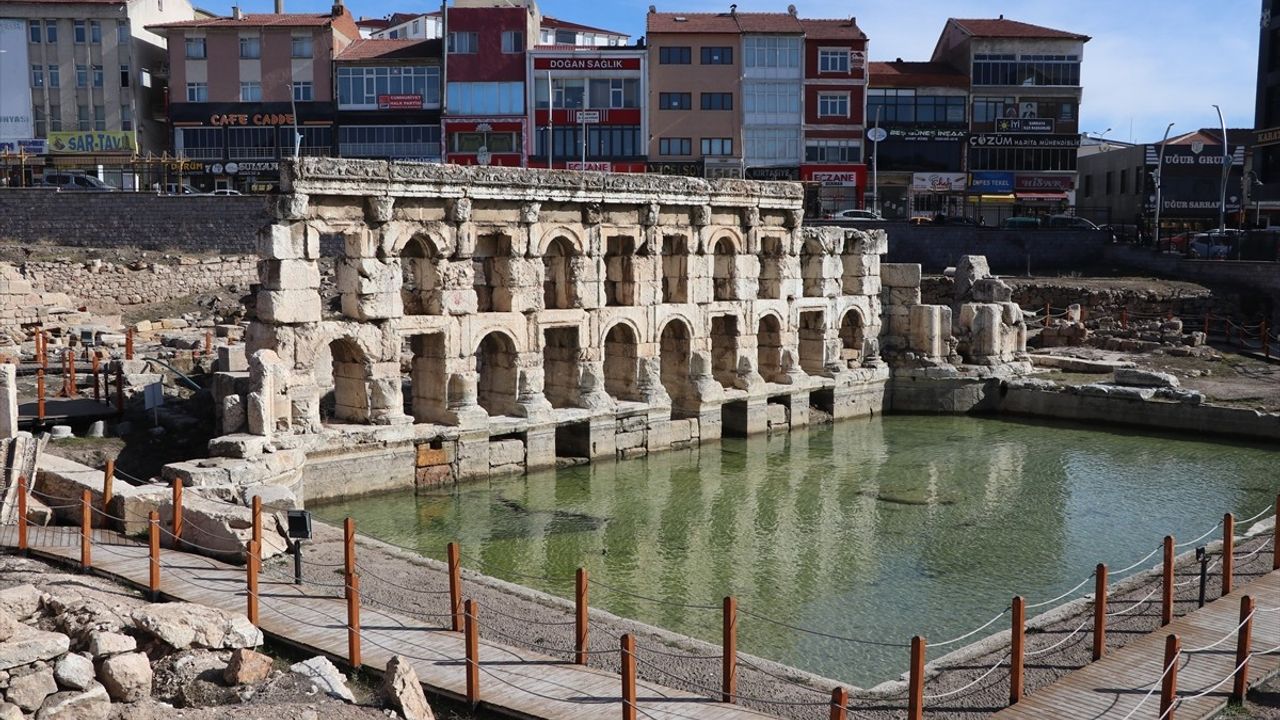 Baharın Gelişiyle Yozgat'taki Tarihi Roma Hamamı Ziyaretçi Akınına Uğradı