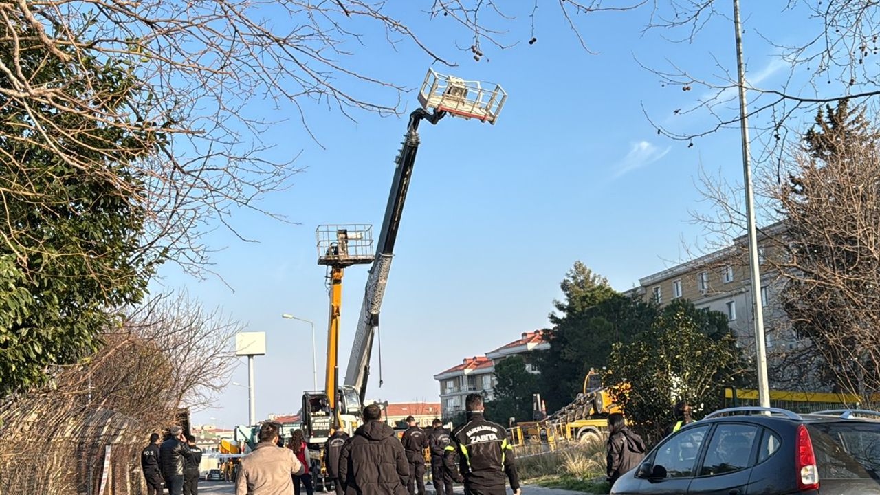 Bahçelievler'de Vinç Sepetinden Düşen İşçiler Yaralandı