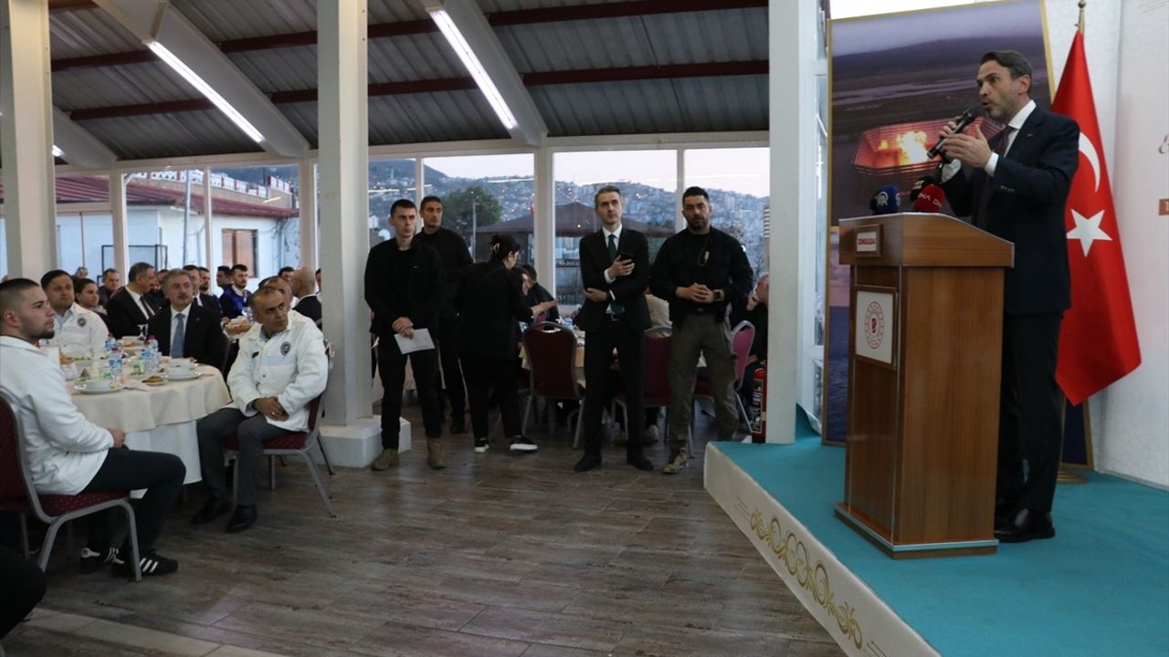 Bakan Bayraktar Zonguldak'ta İftar Programında Enerji Çalışanlarıyla Buluştu