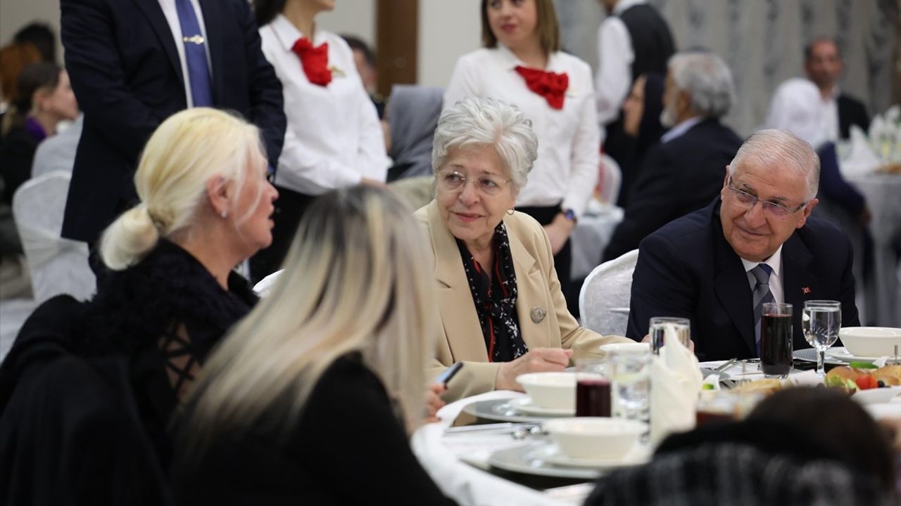 Bakan Güler, Şehit ve Gazi Aileleriyle İftarda Bir Araya Geldi