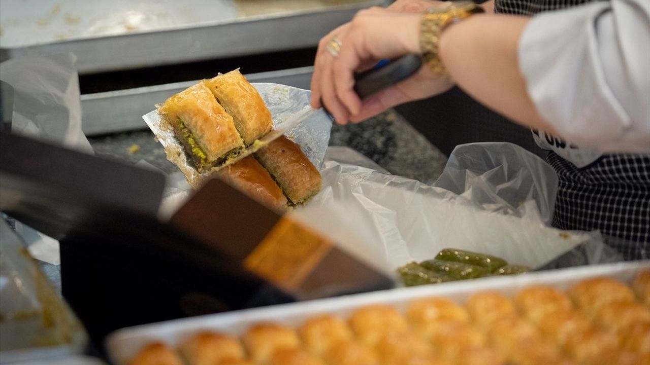Baklava ve Kadayıfın Lezzet Sırrı: Şerbetin Önemi