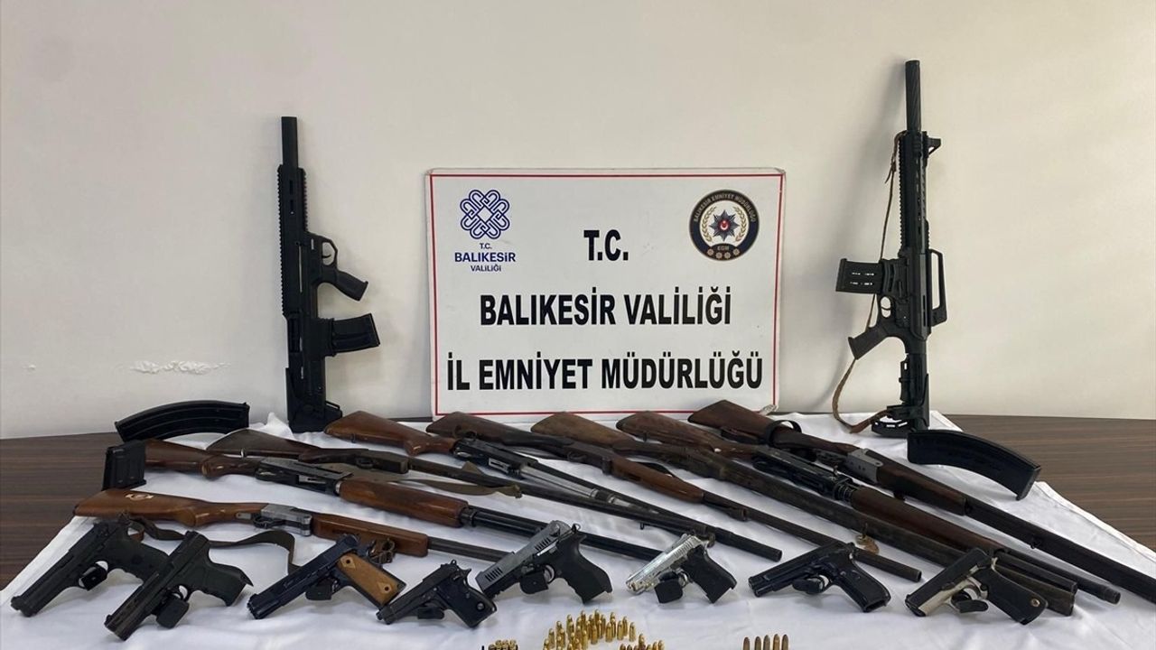 Balıkesir'de Yasa Dışı Silah Ticareti Operasyonu: 7 Gözaltı