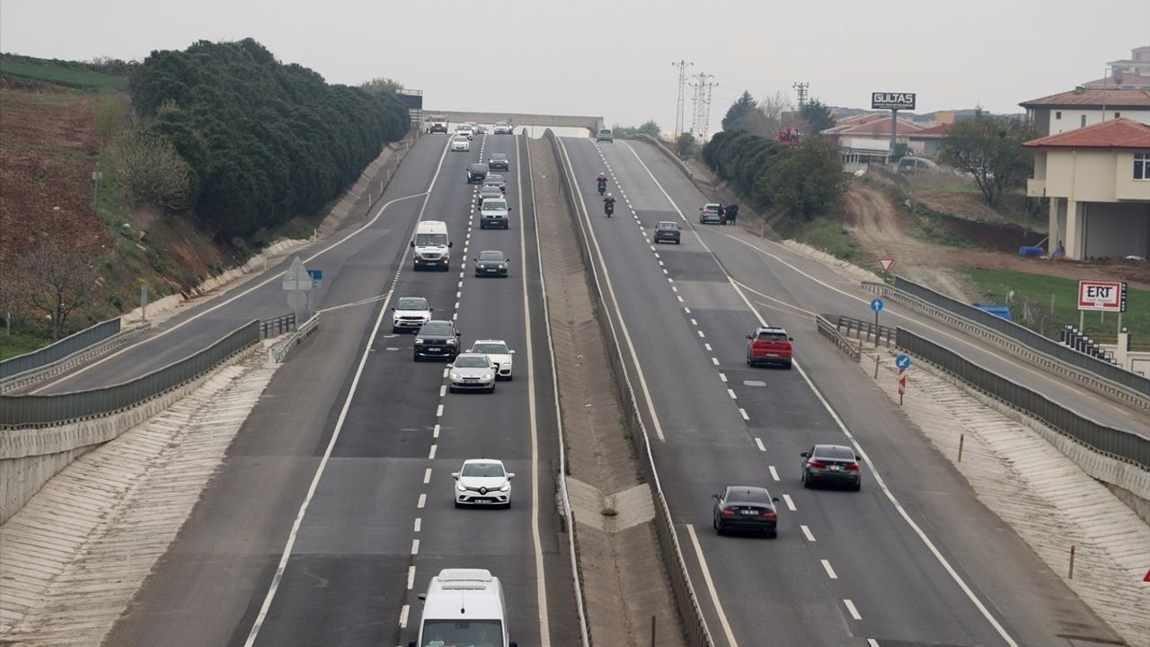 Bayram Yoğunluğu: Tekirdağ-İstanbul Karayolu Trafik Akışında Yoğunluk