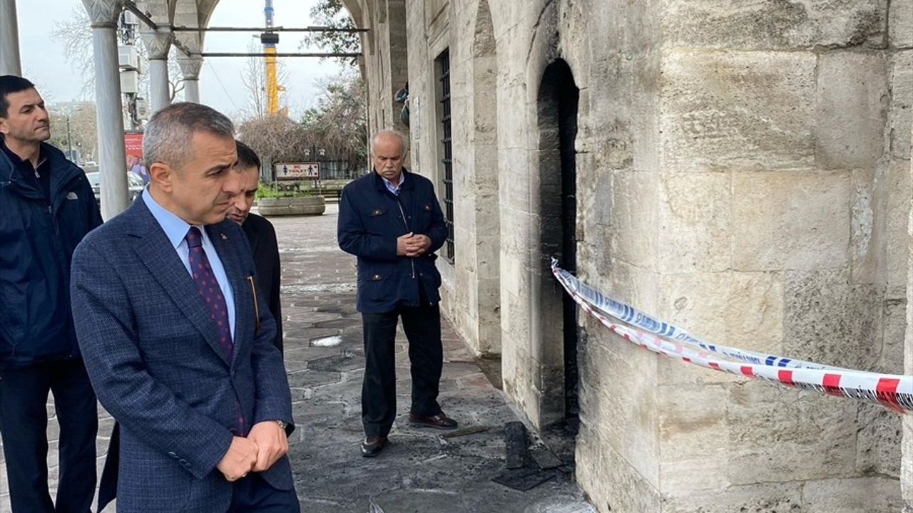 Beyoğlu'ndaki Tarihi Camide Yangın Söndürüldü