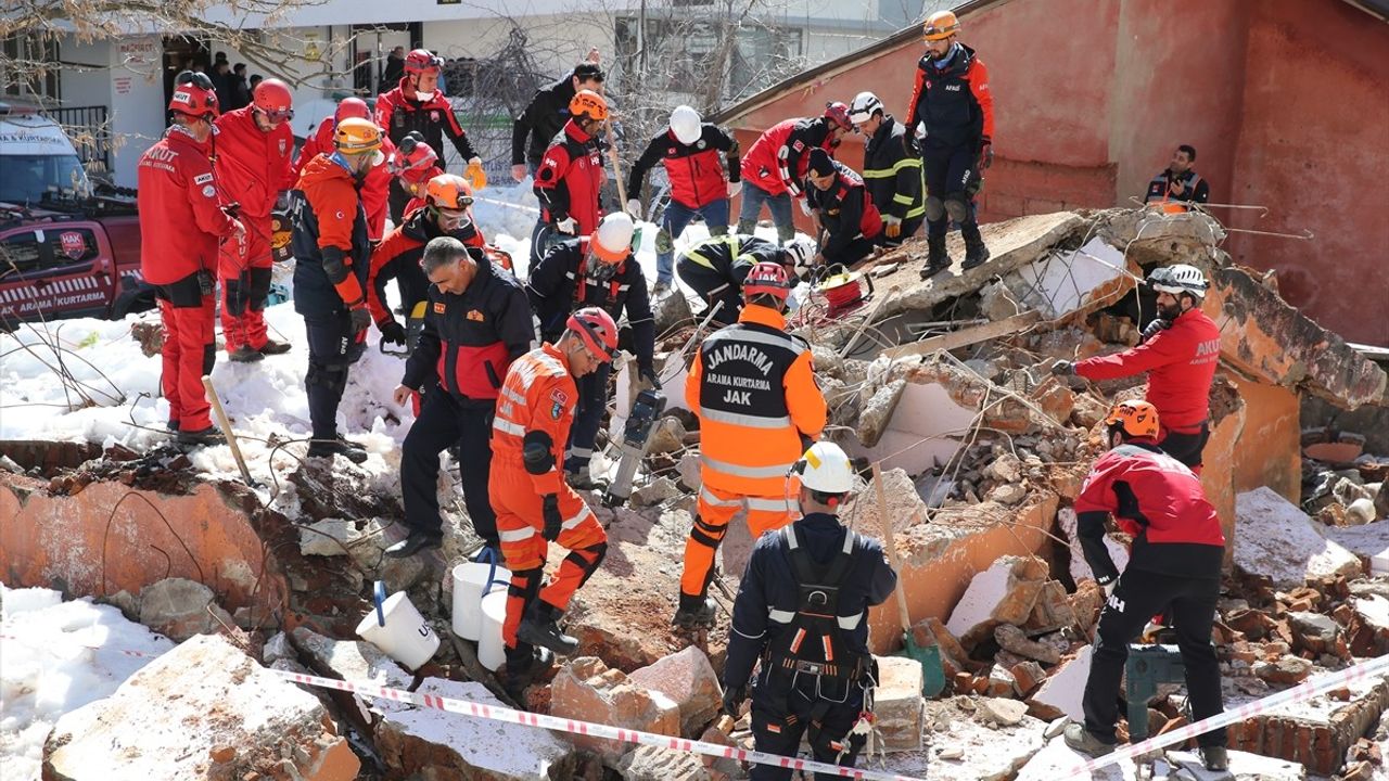 Bitlis'te Gerçekleştirilen Deprem Tatbikatı