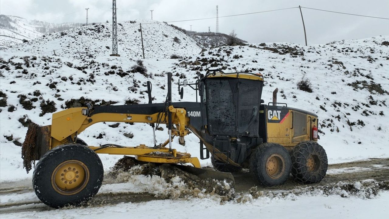 Bitlis'te Kapanan 80 Köy Yolunun Açılması İçin Çalışmalar Devam Ediyor