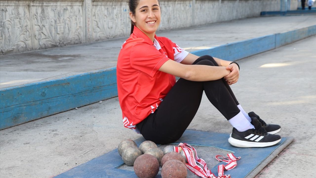 Boccede Altın Madalyaların Sahibi İrem Nur Anık