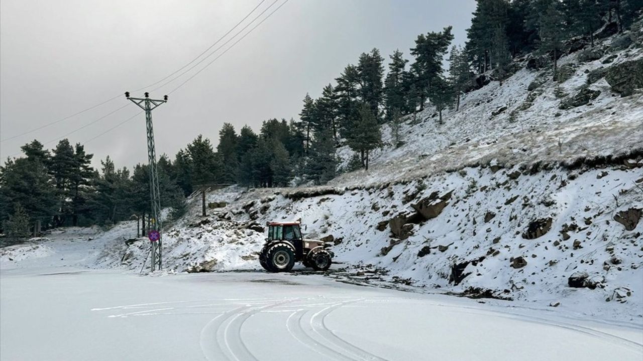 Bolu'da Yüksek Kesimlerde Kar Yağışı Etkili Oldu