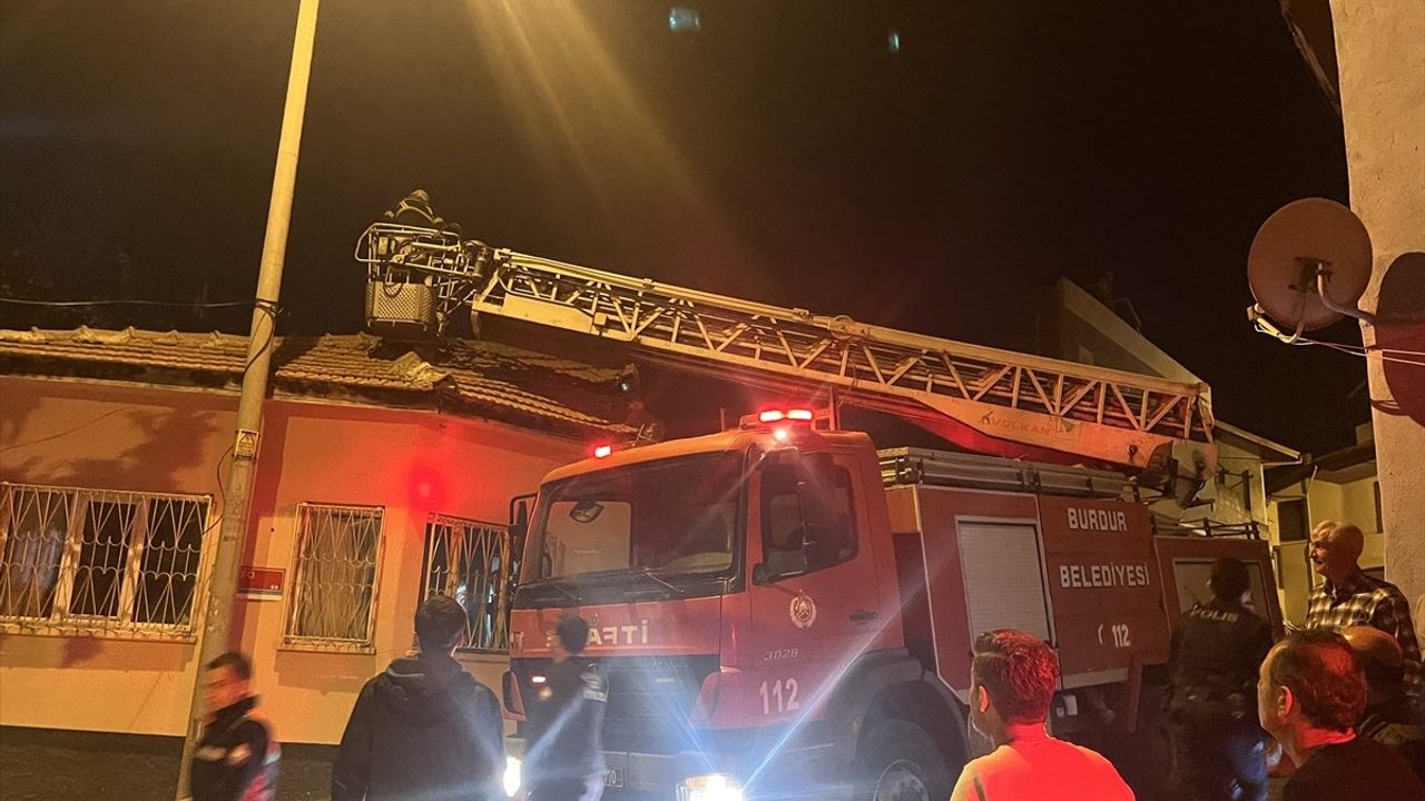 Burdur'da Müstakil Evde Yangın Çıktı