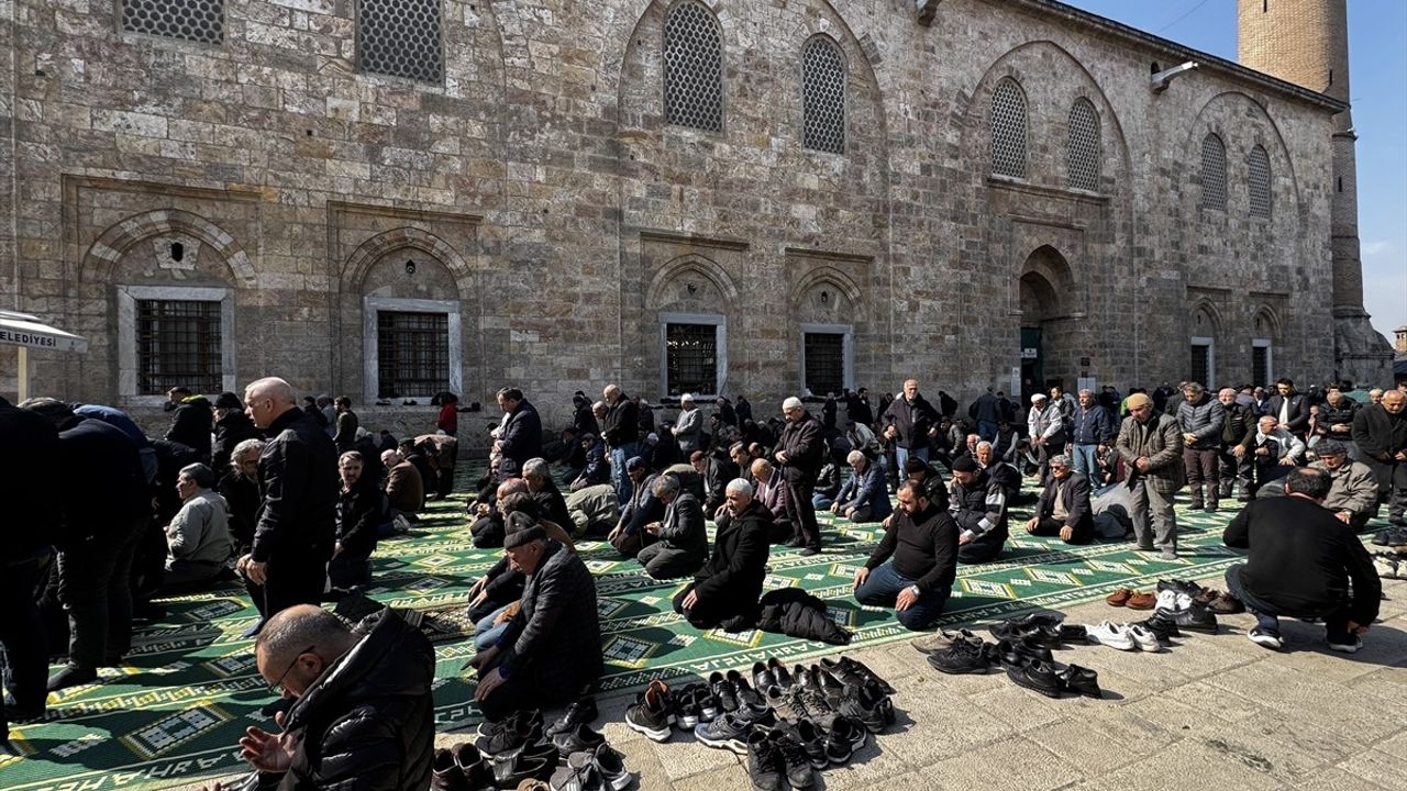 Bursa'da Ramazan Ayının İlk Cuma Namazı