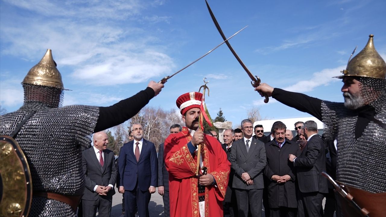 Çalışma ve Sosyal Güvenlik Bakanı Işıkhan'dan Kadın İstihdamına Vurgu