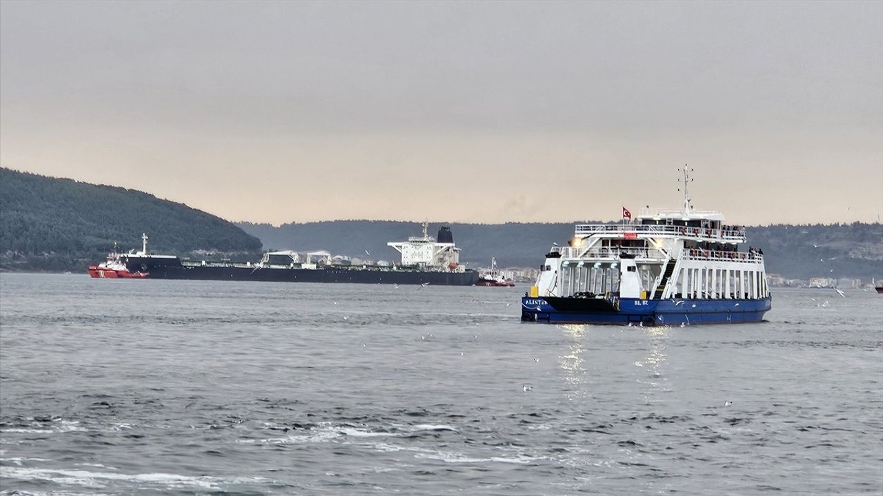 Çanakkale Boğazı'nda Arızalanan Tanker Güvenli Bölgeye Alındı