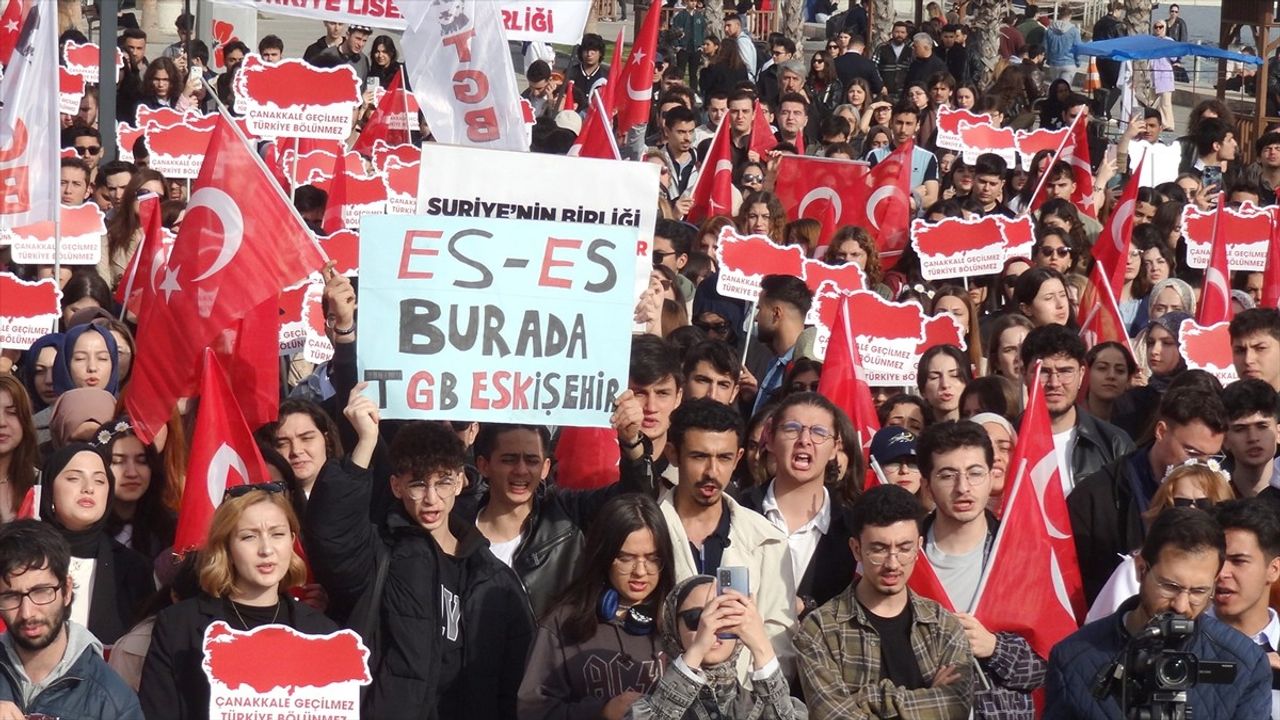 Çanakkale'de Şehitlere Saygı Mitingi Düzenlendi