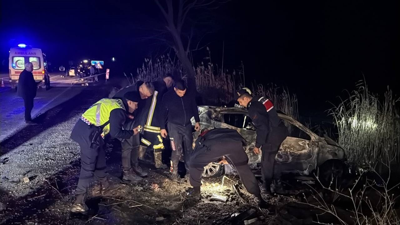 Çanakkale'de Trafik Kazasında 2 Kişi Hayatını Kaybetti