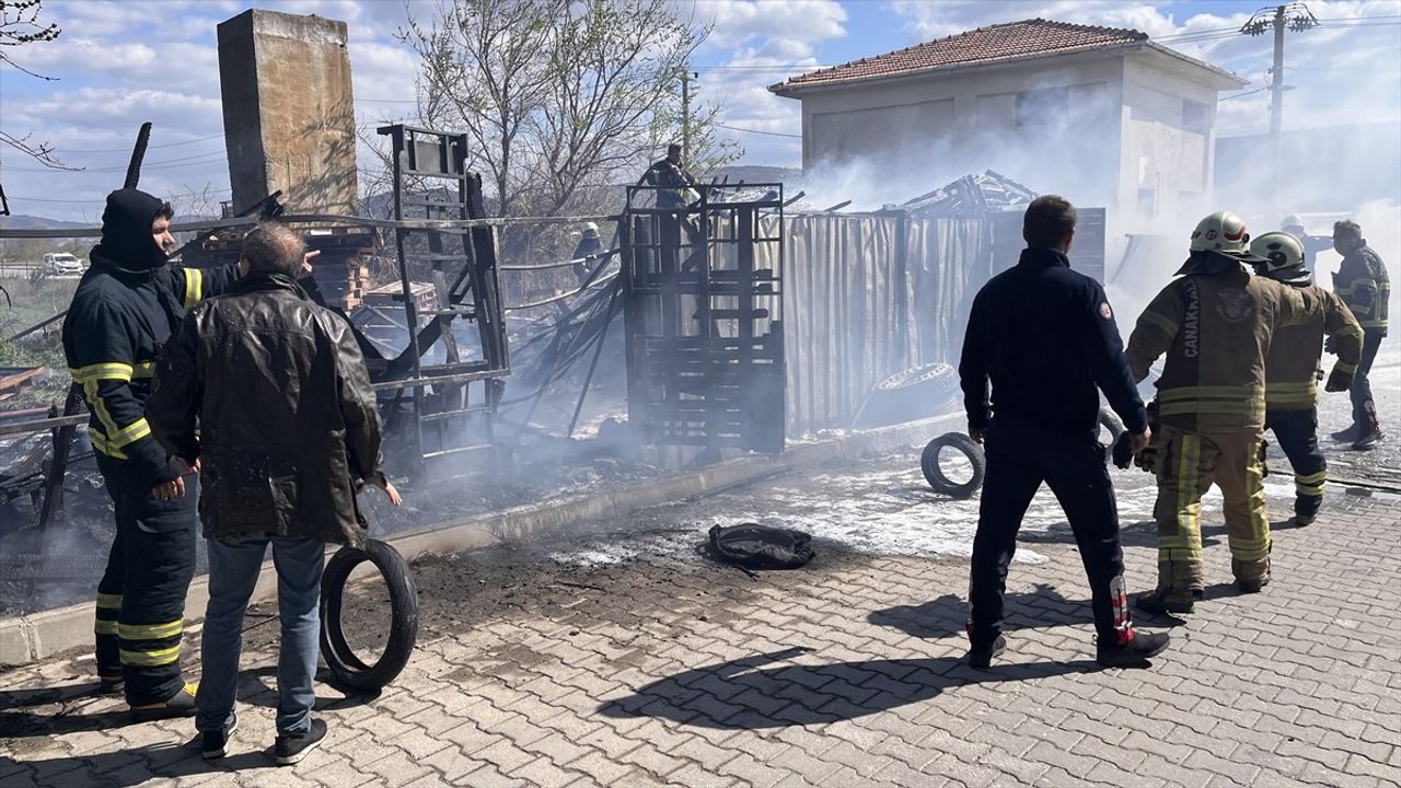 Çanakkale'deki Sanayi Sitesinde Yangın Kontrol Altına Alındı