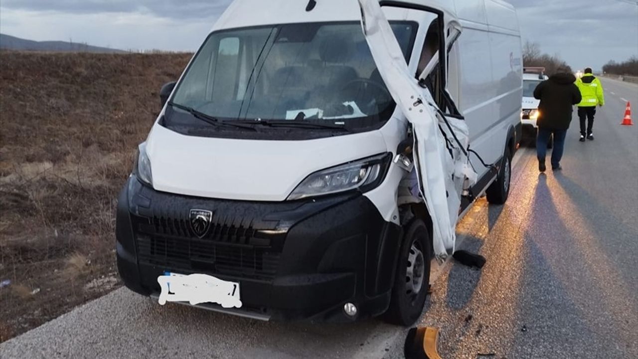 Çankırı'da Trajik Kaza: Emniyet Şeridinde Tır Çarpan Sürücü Hayatını Kaybetti