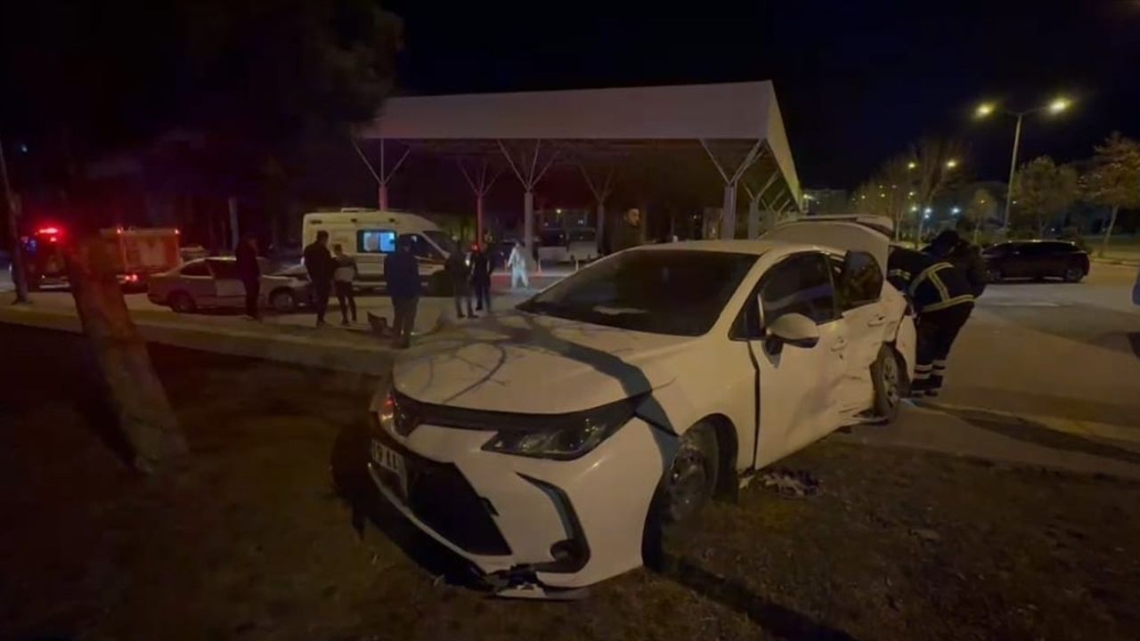 Çorum'daki Trafik Kazasında İki Yaralı